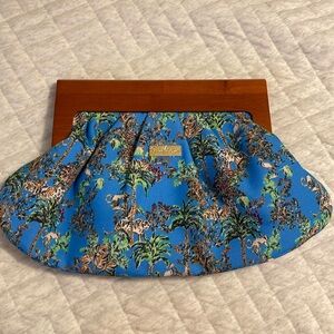 Lilly Pulitzer BERMUDA CLUTCH Wood Handle BLUE THISTLE TIGER QUEEN